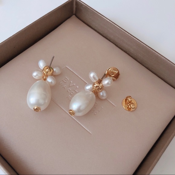 TORY BURCH PEARL CLOVER DROP EARRING - Picture 5 of 6